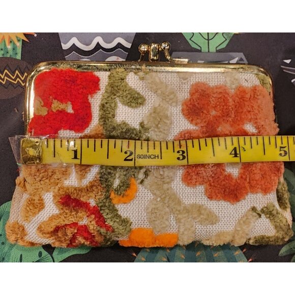 Vintage Floral Tapestry Coin Purse Wallet W/ White Interior & Gold Tone Clasp - Picture 7 of 8